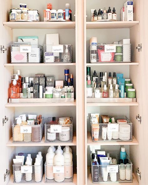 Life in Jeneral on Instagram: “With the help of @thecontainerstore, we brought @katebosworth’s beauty closet to life. Swipe left to see the before and head to our stories…” Skincare Organization Bathroom, Rangement Makeup, Beauty Closet, Care Organization, House Organisation, Aesthetic Bathroom, Beauty Organization, Organization Inspiration, Skincare Organization