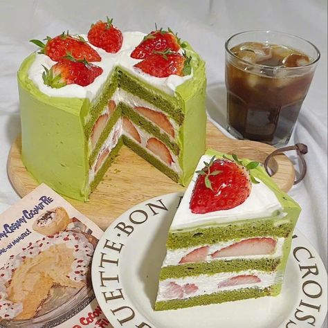 Matcha Cake Aesthetic, Pinterest Food, Matcha Cake, Pretty Dessert, Japanese Dessert, Pretty Birthday Cakes, Fair Food Recipes, Aesthetic Pinterest, Cute Desserts