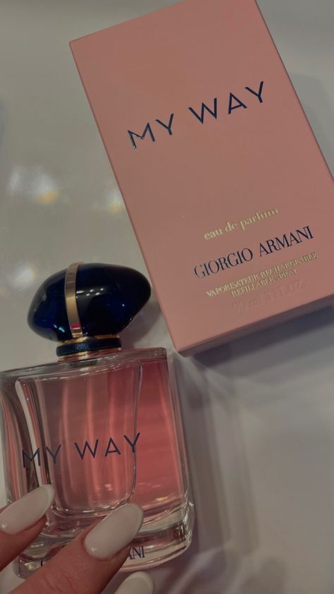 My Way Perfume, Kate Spade Perfume, Giorgio Armani Perfume, Perfume Smells, Armani Perfume, Fragrance Lab, Top Perfumes, Fragrances Perfume Woman, Perfume Collection Fragrance