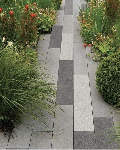 Garden Slabs, Diy Patio Pavers, Industrial Garden, Outdoor Paving, Patio Pavers Design, Paving Design, Concrete Patios, Outdoor Walkway, Small Patio Garden