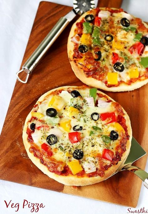 Pizza recipe from scratch. This veg pizza recipe will give you simple steps to make the best pizza at home with homemade dough and sauce. #pizzarecipe #pizza #vegpizza #vegpizzarecipe #howtomakepizza Veg Pizza Recipe, Make Pizza At Home, Paneer Pizza, Vegetarian Pizza Recipe, Homemade Pizza Recipe, Thick Crust Pizza, Making Dough, Making Pizza Dough, Veg Pizza