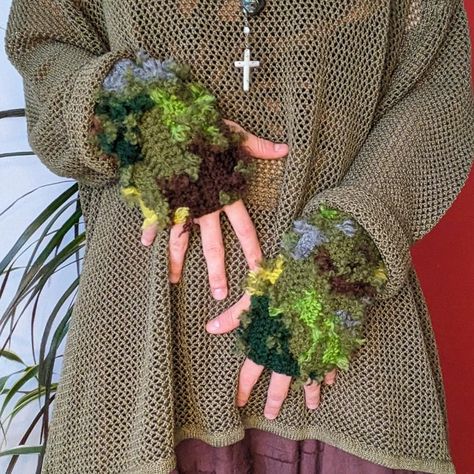 Brown Crochet Pattern, Moss Corset, Cottage Core Crochet Ideas, Moss Clothing, Therian Accessories, Crochet Ideas Fall, Moss Clothes, Crochet Forest, Crochet Person