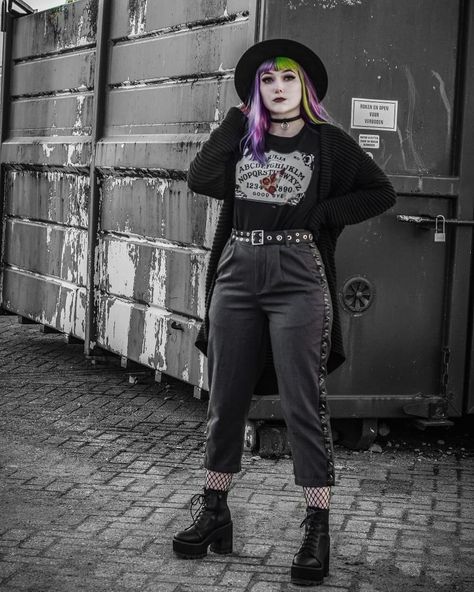 Plus Size Witchy Outfits Casual, Witchy Alt Outfits, Alt Outfit Plus Size, Curvy Witchy Outfits, Plus Goth Outfits, Curvy Alternative Outfits, Witchy Fall Outfits Plus Size, Alt Mom Outfits, Casual Goth Outfits Plus Size