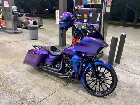 Harley Davidson Motorcycles Street Glide, Street Glide Bagger, Harley Bagger, Custom Motorcycles Harley, Custom Paint Motorcycle, Bagger Motorcycle, Road Glide Custom, Harley Davidson Baggers, Motorcycle Paint Jobs