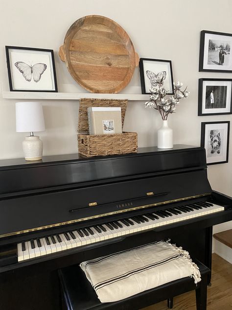 Piano Under Tv, Keyboard Piano Room Decor, Piano Room Design Modern, Living Room With Keyboard Piano, Digital Piano Decor Living Rooms, Black Upright Piano Decor, Living Room Decor With Piano, Digital Piano In Living Room, Piano Decorating Ideas