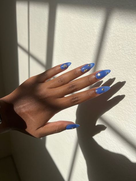 Moon Nails Blue, Blue Ombre Nails Almond, Dark Blue Nails Aesthetic, Nails For Navy Blue Dress, Blue Nails Acrylic Almond, Almond Star Nails, Clear Blue Nails, Stars And Moon Nails, Dark Blue And Gold Nails