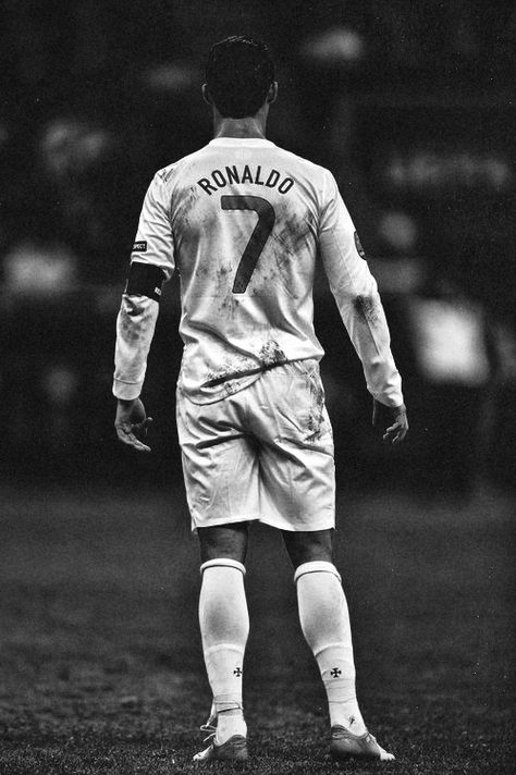 Ronaldo. Love him or hate him, personally I admire him. On the pitch his self assurance and swagger is born of a man who is not only incredibly talented, but also puts in a lot of work. A gifted player, but also a perfect modern athlete. Im no fanboy, but I respect gifted and hard working people, whatever field they play on. Like, Comment, Repin !! Bayer Munich, Cr7 Messi, Good Soccer Players, Cristiano Ronaldo 7, Soccer Life, Cristiano Ronaldo Cr7, Sport Icon, Fair Play, Soccer Stars