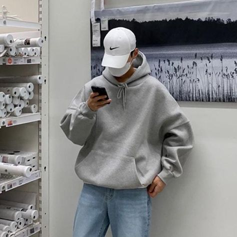 Mens Grey Hoodie Outfit, Men’s Hoodie Style, Grey Hoodie Streetwear, Oversized Hoodie Outfit Men Aesthetic, Grey Hoodie Men Outfit, Over Size Hoodie Outfit, Men’s Hoodie Outfit, Gray Hoodie Outfit Men, Grey Hoodie Outfit Aesthetic