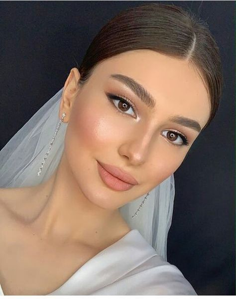 #makeuphacks #beautyhacks #makeuptips #makeuptricks #makeupideas #makeupinspiration #makeupgoals #makeupjunkie #makeuplover #makeupaddict #makeupobsessed #makeupartist #makeupcommunity #makeuplife #makeuplove #makeuproutine #makeupproducts #makeupsecrets Bride Makeup Brown Eyes, Bride Makeup Natural, Glam Bride Makeup, Bentuk Alis, Light Makeup Looks, Classy Makeup, Wedding Eye Makeup, Glam Wedding Makeup, Going Out Makeup