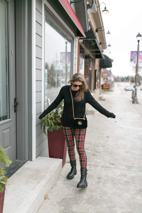 Christmas outfit; Christmas look; plaid pants; combat boots; mandy furnis sparkleshinylove Plaid Pants Combat Boots Outfit, Christmas Plaid Pants, Plaid Pants Outfit, Combat Boot Outfit, Christmas Look, Outfit Christmas, Christmas Plaid, Miss Dress, Plaid Pants