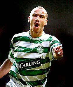 Henrik Larsson Henrik Larsson, Arsenal Pictures, Sweden Football, Celtic Football, Celtic Legends, Ronaldo Videos, Celtic Fc, Rare Pictures, Football Pictures