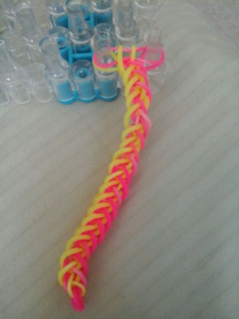 Loom Band Bracelets Step By Step, Rainbow Loom Bracelet Ideas Easy, Beaded Rainbow Loom Bracelets, Two Peg Rainbow Loom Bracelets, Rubber Band Loom Tutorial, Easy Rainbow Loom Patterns, Loom Bracelet Patterns Rubber Band Easy, Rainbow Loom Tutorials Step By Step Easy, Rubber Band Loom Patterns