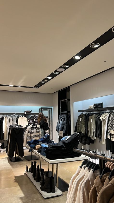 Retail Store Interior Design, Ig Bio, Store Interior Design, Store Design Boutique, Retail Store Interior, Luxury Family, Vision Board Photos, Alien Stage, Store Interior