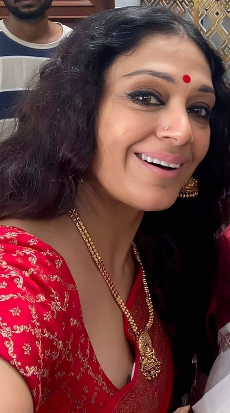 Shobhana Actress, Amazon Tribe, Movie Cast, Actress Without Makeup, Actress Images, Glamour Beauty, Hot Women Dress, Hot Images, Actors Images