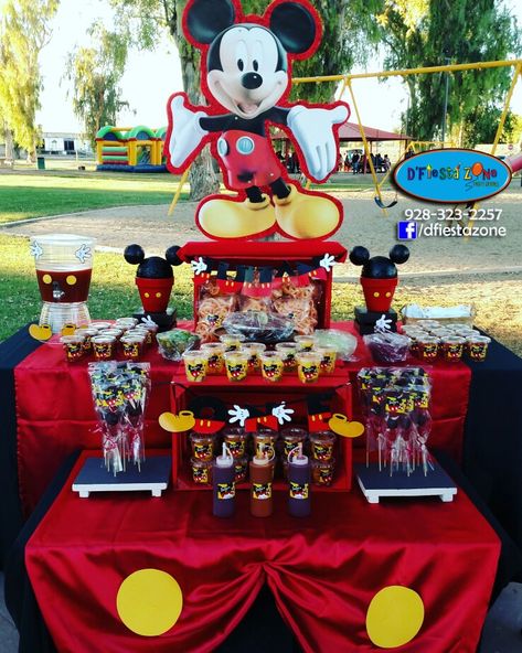 Mickey Mouse snack table, Mesa de snack Mickey Mouse Mickey Mouse Snack Table, Mickey Mouse Dessert Table, Mickey Mouse Snacks, Mickey Mouse Desserts, Baby Boys First Birthday, Mouse Candy, Snack Tables, Disney Birthday Party Ideas, Fiesta Mickey Mouse