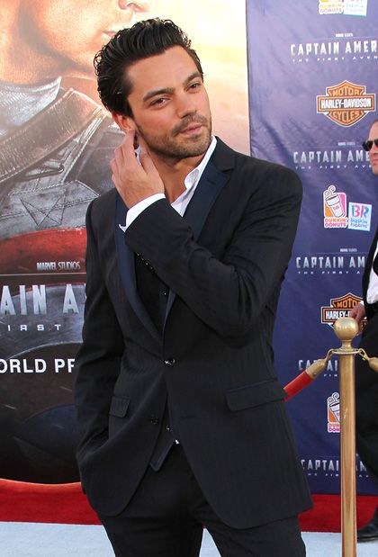 Dominic Cooper Hot, Dominic Cooper Mamma Mia, Dominic Cooper Howard Stark, Guy Celebs, Brunette Boy, Cooper Koch, Howard Stark, Dominic Cooper, Smash Cake