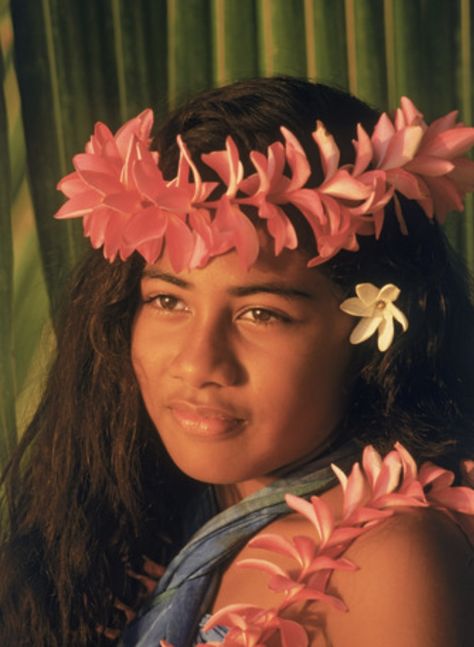 Island Hair, Polynesian People, Hawaiian Woman, Hawaiian Dancers, Polynesian Art, Flower Lei, Face Drawing Reference, Sunset Light, Hawaiian Culture