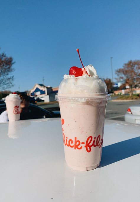 Chick Fil A Peppermint Milkshake, Milkshake Aesthetic, Peppermint Milkshake, Nourish To Flourish, Pics Of Food, Dunkin Donuts Coffee Cup, Special Place In My Heart, Chick Fil A, Yummy Foods