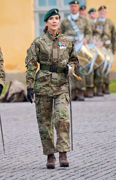 Military Uniform Female, Army Beret, British Army Uniform, Army Clothes, British Uniforms, Fighter Girl, 4 May, Prince William And Catherine, Danish Royal Family