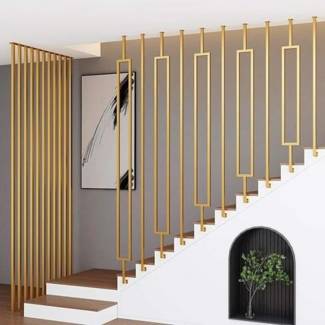 Unusual Stair Railing Ideas, Brushed Brass Stair Railing, Stairs Partition Design Modern, Modern Hand Rail Design, Stair Designs Ideas, Duplex Railing Design, Handrail Design For Stairs, Metal Interior Stair Railing, Modern Railing Indoor