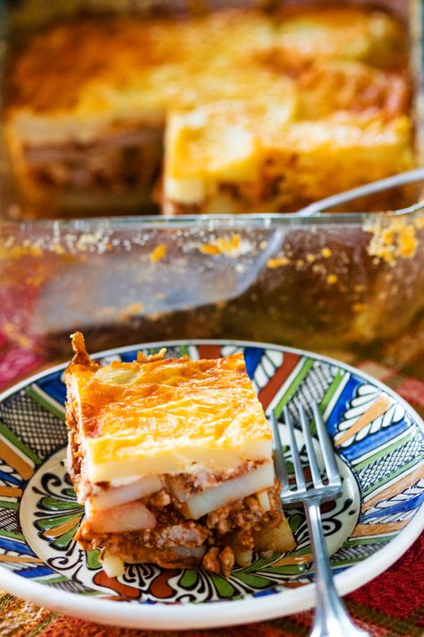 The Romanian Authentic Potato Moussaka is made with layers of potatoes and minced meat. This dish is comfort food, perfect for a family! Romanian Food Recipes, Meatloaf With Oats, Potato Moussaka, Recipe For Meatloaf, Meatloaf With Oatmeal, Moussaka Recipe, Layered Potato, Classic Meatloaf, Oatmeal Recipe