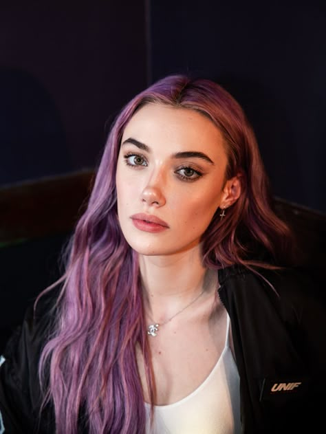 Olivia O Brien Purple Hair, Olivia O'brien, Bee Konigswasser, Dusty Rose Hair, Olivia Obrien, Hey Violet, Love On The Brain, The Love Hypothesis, Love Hypothesis