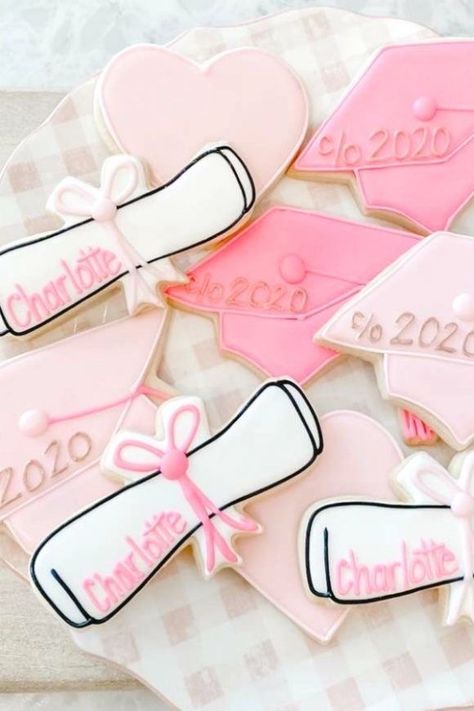 Pink Graduation Party, Grad Party Theme, Graduation Party Pictures, Kindergarten Graduation Party, High School Graduation Party Decorations, College Grad Party, Backyard Graduation Party, Senior Graduation Party, Graduation Party Diy