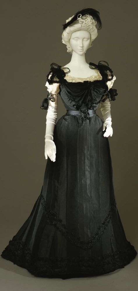 Evening dress in two parts (bodice and skirt), by Atelier Mrs. C. Donovan, New York, c. 1897, at the Pitti Palace Costume Gallery. Via Europeana Fashion. Victorian Evening Dress, Belle Epoque Fashion, Historical Gowns, 1890s Fashion, Black Evening Gown, Jeanne Lanvin, Edwardian Dress, 19th Century Fashion, Old Dresses