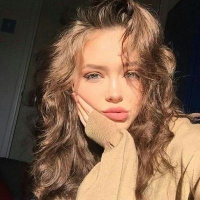 Who is this? Beauty Make-up, Foto Poses, Selfie Ideas, Grunge Hair, Beauty Inspiration, Pretty Face, Hair Goals, Natural Makeup, Curly Hair