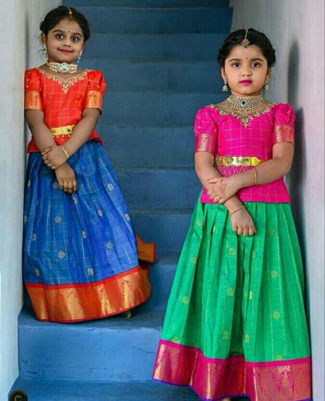 Ladies Frock Design, Designer Blouse Ideas, Pattu Pavadai Designs, Bridesmaids Photo, Pavadai Sattai, Kids Party Wear Dresses, Pattu Pavadai, Simple Frock Design, Kids Ethnic Wear