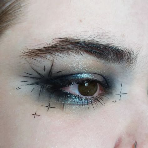 Liner Eyeshadow, Black Makeup Looks, Eye Graphic, Funky Makeup, Vampire Bride, Swag Makeup, Star Makeup, Smink Inspiration, Ethereal Makeup