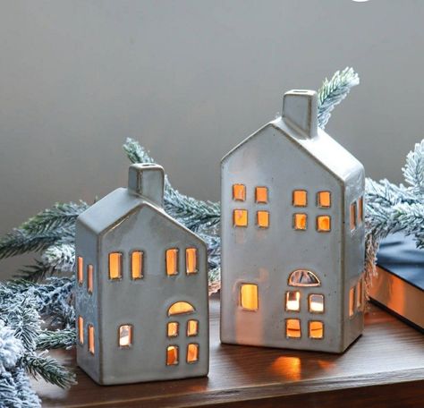 Christmas Tea Light Holder, Ceramic Village, Ceramic Christmas Decorations, Pottery Houses, Pottery Form, Ceramic Workshop, Clay Houses, Pottery Handbuilding, Tea Light Holders