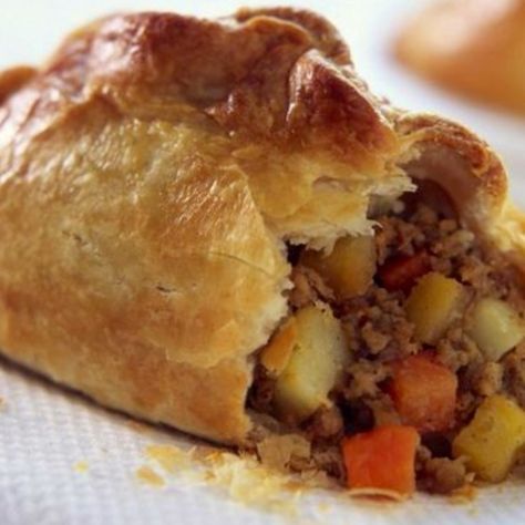 Cornish Pasties Recipe | Just A Pinch Recipes Beef Pasty Recipe, Beef Pasty, Savoury Pastries, Pasty Recipe, Cornish Pasty, Pasties Recipes, Savoury Pies, Chuck Steak, Pembuat Roti