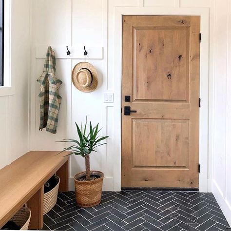 This photo gives me all the feels. ❤️👌🏻🍁 Wondering if I should do black tile like this in our guest house bathroom? What do you think? 📸 by @lindsay_hill_interiors 👏🏼 Pintu Interior, Hill Interiors, Herringbone Tile, Wood Interiors, Wood Doors Interior, House Bathroom, White Trim, Wood Doors, House Inspiration