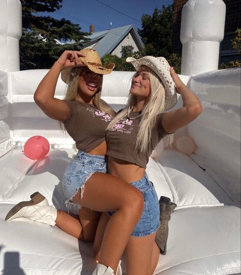 Cowboy Bid Day Theme Sorority, Sorority Cowgirl Theme, Sority Girl Aesthetic, Country Bid Day Theme, Bama Rush Aesthetic, Rodeo Bid Day, Cowboy Hats Aesthetic, Cowgirl Bid Day Theme, Cowgirl Sorority Theme