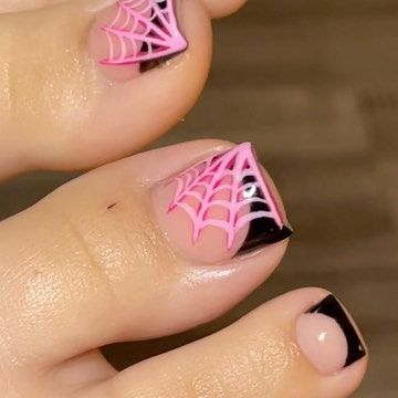 Spiderweb Toenail Design, Gothic Pedicure Ideas, Manicure Ideas Halloween, Spider Web Toe Nail Art, Spooky Pedicure Ideas, Goth Toe Nail Designs, Spiderweb Pedicure, Goth Pedicure Ideas, Pedicure Ideas Halloween