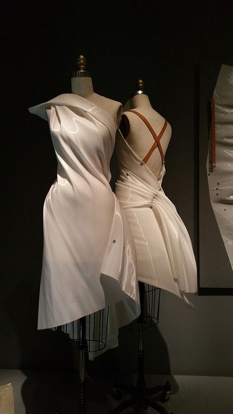 Fashion Draping, Draping Fashion, Conceptual Fashion, Future Clothes, Fashion Design Dress, Layered Fashion, Classy Work Outfits, Mood Board Fashion, Issey Miyake