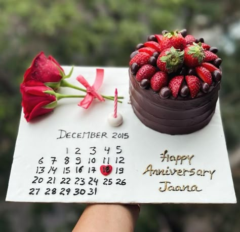 Birthday Cake For Love, 10 Year Anniversary Cake, 2nd Anniversary Cake, Aniversary Cakes Designs, Anniversary Cake Aesthetic, Wedding Anniversary Cake Design, Cake Hamper, Calendar Cake, Unique Cake Designs