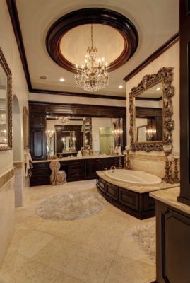 A French chateaux style dream home in Southlake, Texas French Chateau Style Homes, French Chateau Style, Chateau Style, Decor Baie, Casa Vintage, Bathroom Design Luxury, Dream Bathrooms, Beautiful Bathrooms, The Room