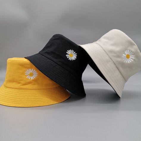 Embroidery On Bucket Hat, Cool Caps Hat, Bucket Hats Aesthetic, Hats Aesthetic, Bucket Hat Embroidery, Cute Bucket Hats, Casual Hats, Bucket Hat Fashion, Daisy Embroidery