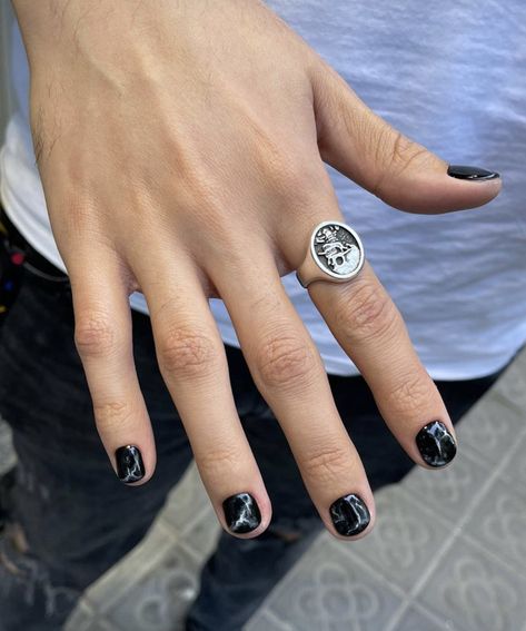 Nails For Masculine Hands, Male Nails Black, Nails For Man Hands, Male Black Nails, Black Nails Men Aesthetic, Male Nail Art Black, Tomboy Nails Ideas, Black Nails Men, Male Nail Polish