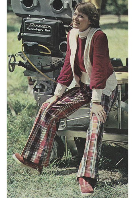 October 1972. ‘Country-style dressing — at home anywhere. Catch the new fall tops, great for you pants people!’ 1973 Fashion, Vintage Seventeen Magazine, Country Style Dresses, Seventeen Magazine Fashion, Just Seventeen, 70s Women Fashion, Farm Fashion, Feelin Groovy, Vogue Vintage