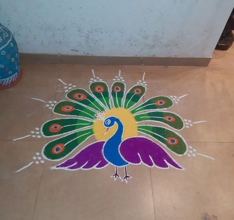 Pecock Model Rangoli, Murugan Kolam, Odia Jhoti, Drawing Rangoli, Happy Diwali Rangoli, Diwali Painting, Tulip Drawing, Peacock Drawing, Peacock Rangoli