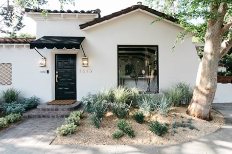 Small Spanish Style Homes Exterior, Spanish Style Cottage, Spanish Ranch Style Homes, Backyard Stairs, Spanish Style Home Exterior, Spanish Style Exterior, Spanish Cottage, Mexico Homes, Beautiful Bungalow