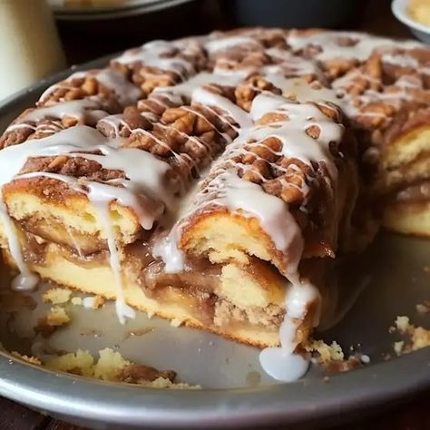 Cinnabon Cinnamon Roll Cake - Life with Susan Cinnabon Cinnamon Roll Cake, Cranberry Loaf, Greek Yogurt Oatmeal, Slow Cooked Ribs, Cinnamon Rolls From Scratch, Apple Pie Bites, Quick Cake, Baked Ribs, Caramel Cream