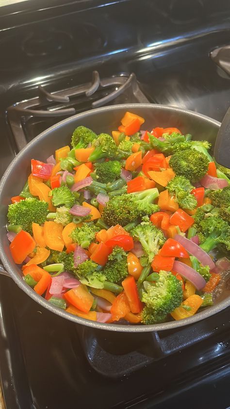 Sautéed Broccoli, Red & Orange bell peppers, purple onion, green beans steamed with water    In a pan. Healthy lifestyle. Green lifestyle. Healthy habits. Transformation. Green Beans Broccoli, Green Beans Steamed, Onion Green Beans, Steam Vegetables Recipes, Steam Vegetables, Steamed Veggies, Healthy Food Menu, Purple Onion, Steamed Vegetables