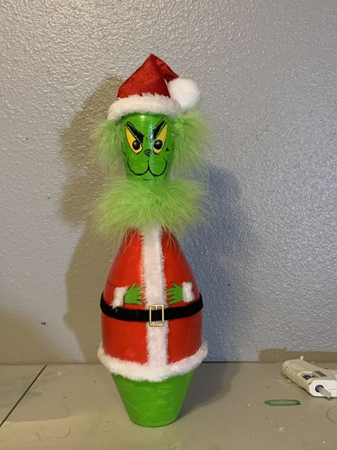 Decorating Bowling Pins, Grinch Bowling Pin, Painted Bowling Pins Ideas, Christmas Bowling Pins, Bowling Pins Crafts, Bowling Pins Ideas, Bowling Decor, Faux Bakes, Bowling Pin Art