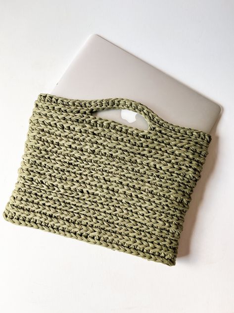 Knitted Laptop Bag, Diy Crochet Hook Holder, Crochet Laptop Bag Pattern Free, Crocheted Laptop Case, Crochet Macbook Sleeve, Knitted Laptop Case, Crochet Laptop Covers, Knit Laptop Sleeve, Crochet Portfolio