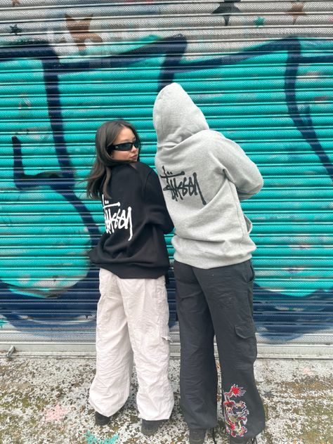 Matching Stussy Couple, Navy Stussy Hoodie, Black Stussy Hoodie Outfit, Couple Outfits Matching Classy, Street Fashion Photoshoot, Couple Outfits Matching, Matching Hoodies For Couples, Stussy Logo, Stussy Hoodie