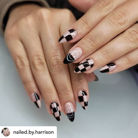 Rock Theme Nails, Rock N Roll Nail Art, Tiktok Nails Designs, Nails For Rock Concert, Fun Concert Nails, Skater Nails Aesthetic, Rock N Roll Nails Designs, Rock Band Nails, Rocker Nails Designs